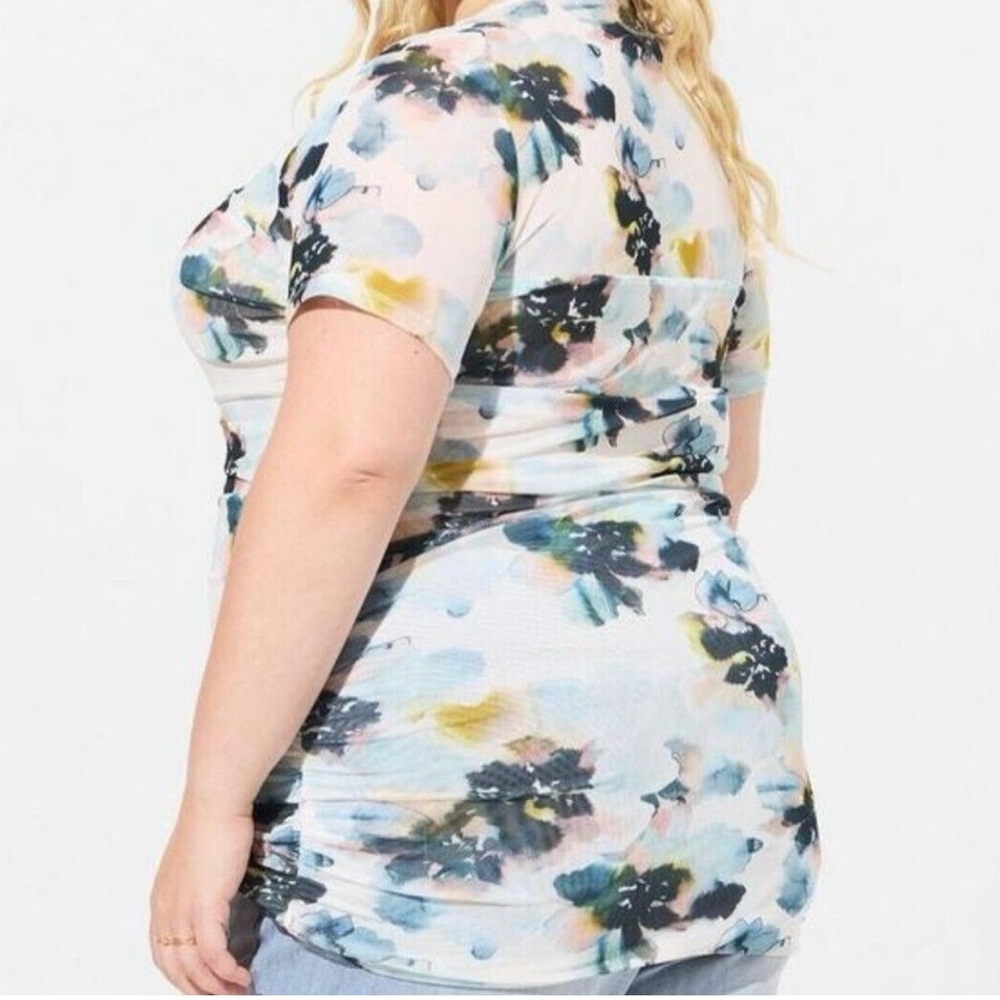 Torrid NWT multi colored floral shirt. 4 - Picture 3 of 10